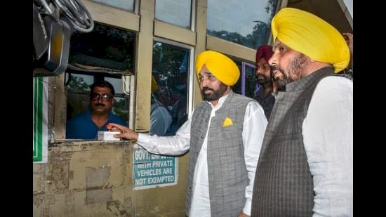 "टोल लूट" पर मान सरकार का बड़ा प्रहार:अब तक हुए 19 टोल प्लाजा बंद