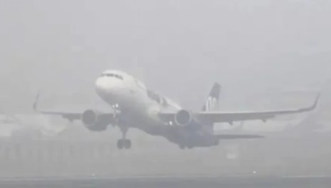 घने कोहरे की वजह से उत्तर भारत में ट्रेन और फ्लाइट में रुकावट