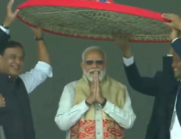 प्रधानमंत्री मोदी ने असम के डिब्रूगढ़ में मोरन बाईपास पर पूर्वोत्तर की पहली इमरजेंसी लैंडिंग सुविधा का किया उद्घाटन