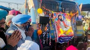 कैबिनेट मंत्रियों और लोकसभा सदस्य ने श्री गुरु रविदास जी का प्रकाश पर्व मनाने के लिए श्रद्धालुओं की ट्रेन को बनारस के लिए रवाना किया