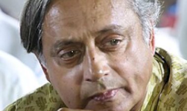 केरल में शशि थरूर के काफिले पर हमला, बंदूकधारी और ड्राइवर की झड़प 