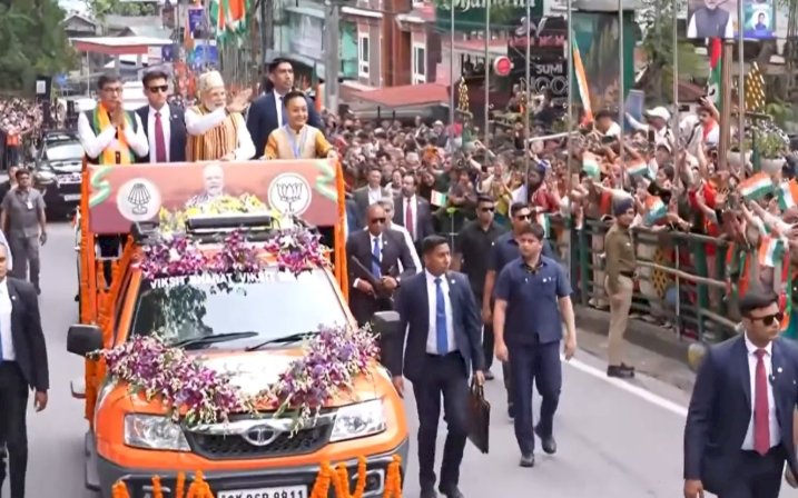 PM मोदी ने गंगटोक में किया भव्य रोडशो 