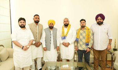 विश्व प्रसिद्ध कबड्डी खिलाड़ी संदीप लुधड़ अपने साथियों के साथ आप में शामिल
