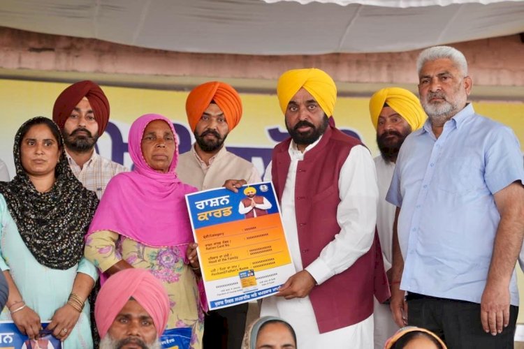 भगवंत मान सरकार की ऐतिहासिक पहल, पंजाब के 40 लाख गरीब-दलित-पिछड़े वर्ग के परिवारों को मुफ्त राशन किट मिलनी शुरू