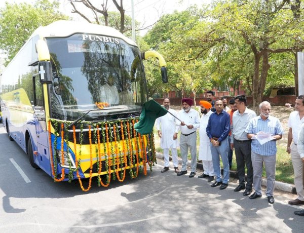 भगवंत मान सरकार द्वारा दिल्ली हवाई अड्डे के लिए लग्जरी बसों के बेड़े का विस्तार; परिवहन मंत्री हरपाल सिंह चीमा ने 5 नई सुपर इंटीग्रल वोल्वो बसों को हरी झंडी दिखाकर किया रवाना