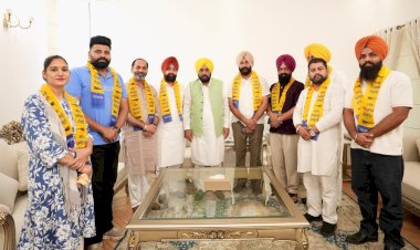 मुकेरियां में कांग्रेस को बड़ा झटका, कई सीनियर नेता आप में हुए शामिल