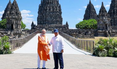 प्रधानमंत्री नरेन्‍द्र मोदी ने यूनेस्को विश्व धरोहर स्थल प्रंबानन मंदिर परिसर में दर्शन किए