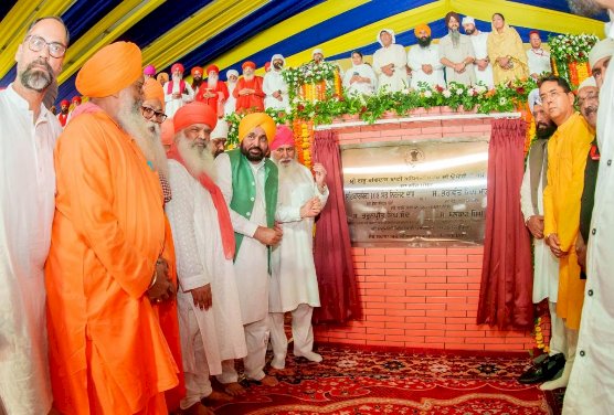 सीएम भगवंत मान ने श्री गुरु रविदास बाणी रिसर्च सेंटर की रखी नींव