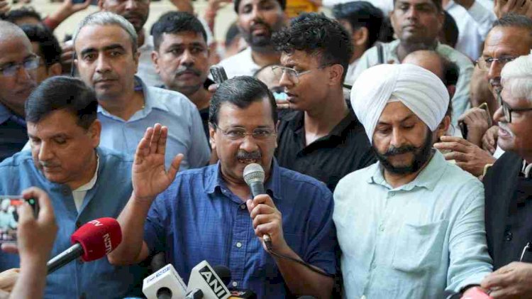 भ्रष्टाचार की भेंट चढ़ी सड़क का दौरा कर केजरीवाल ने कहा, ‘‘मंत्री प्रवेश वर्मा को बर्खास्त करें पीएम मोदी
