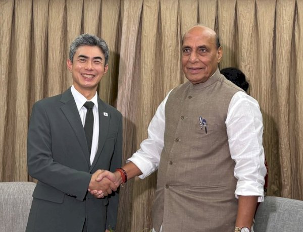 रक्षा मंत्री ने 13वीं आसियान रक्षा मंत्रियों की बैठक-प्लस के दौरान अपने दक्षिण कोरियाई समकक्ष के साथ द्विपक्षीय वार्ता की