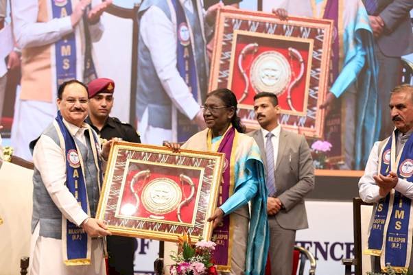 राष्ट्रपति द्रौपदी मुर्मू ने हिमाचल प्रदेश के राज्यपाल श्री कविंदर गुप्ता और केंद्रीय स्वास्थ्य मंत्री श्री जेपी नड्डा की उपस्थिति में एम्स बिलासपुर के पहले ऐतिहासिक दीक्षांत समारोह को संबोधित किया
